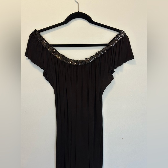 Unyx off the shoulder or low shoulder top with sequin trim. Short sleeve. Medium - Picture 5 of 9